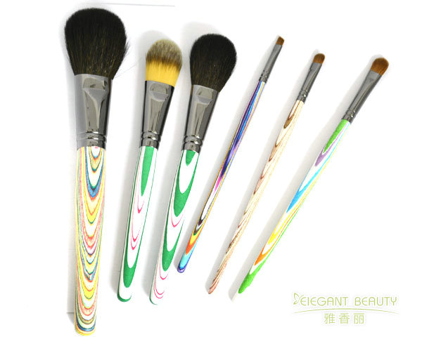 成套化妝刷的選購技巧:如何避免買到“雞肋”刷子